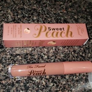 Too Faced: Sweet Peach lip gloss